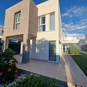 https://villa-playa-paraiso.tenerifehoteles.net